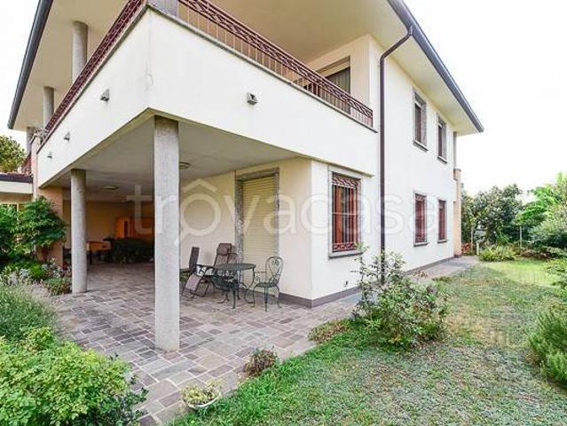 Villa Indipendente in vendita a Verano Brianza, Lombardia