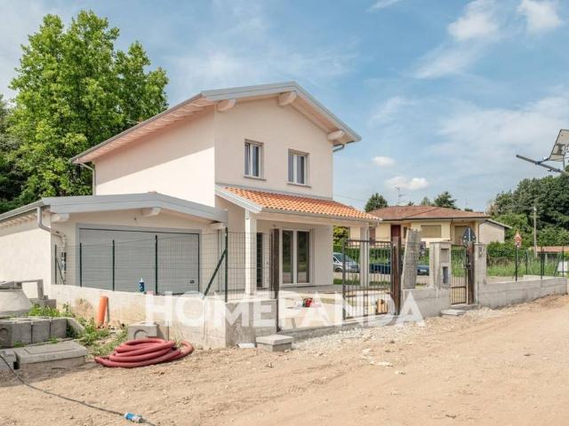 Villa Indipendente in vendita a Sesona, Vergiate