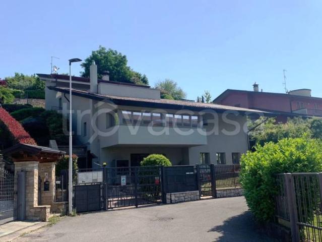 Villa Indipendente in vendita a Villa D'almè, Lombardia