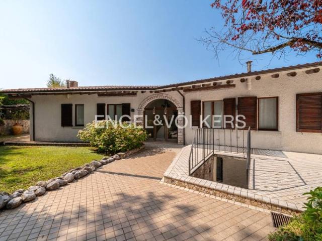 Villa Indipendente in vendita a Comunità Montana Parco Alto Garda bresciano, Salò