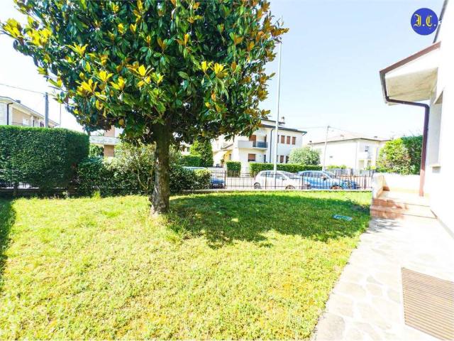 Villa Indipendente in vendita a Villafranca Di Verona, Veneto