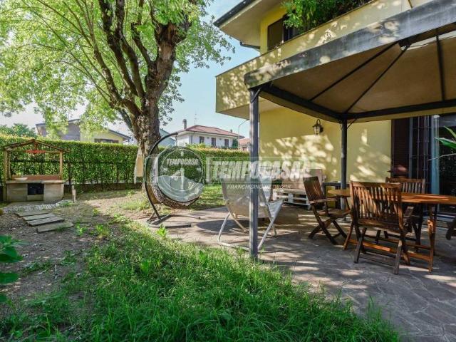 Villa Indipendente in vendita a Vimercate, Lombardia