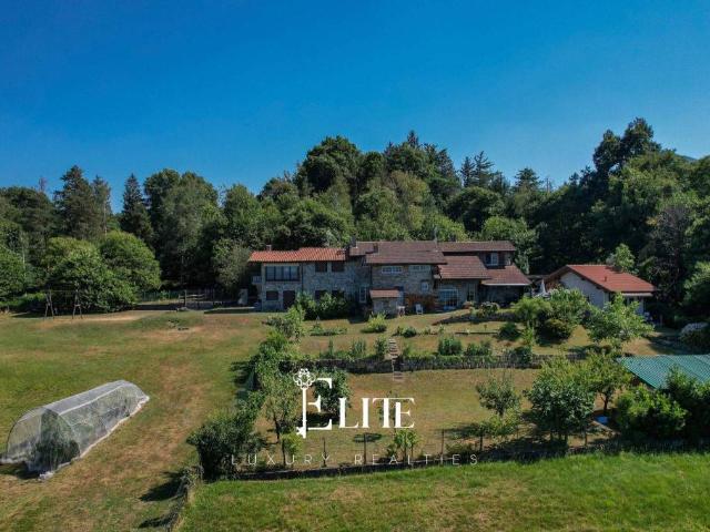 Villa Indipendente in vendita a Comunità Montana Valli del Verbano, Brezzo Di Bedero