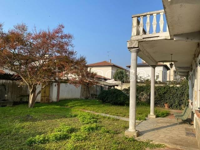Villa Indipendente in vendita a Piemonte, Vercelli