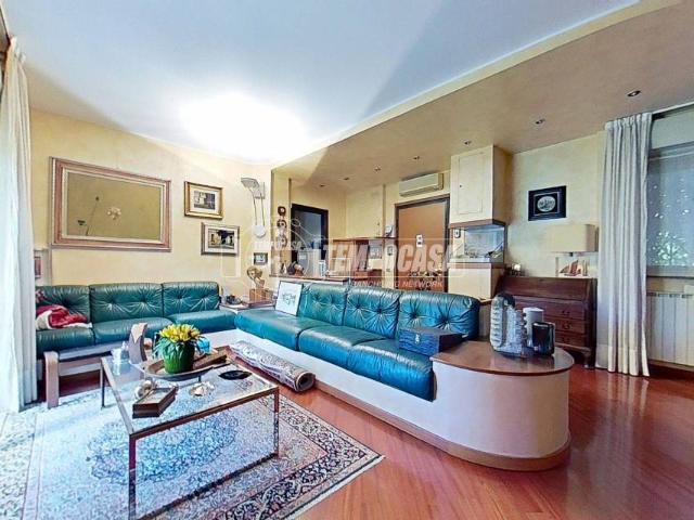Villa Indipendente in vendita a Biassono, Lombardia