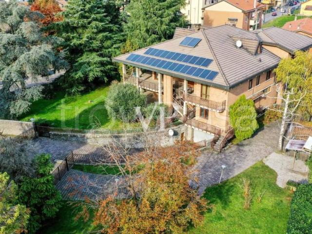 Villa Indipendente in vendita a Bollate, Lombardia