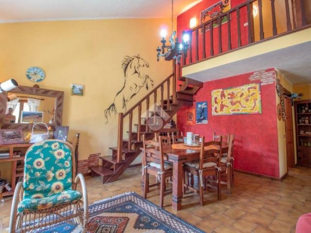 Villa Indipendente in vendita a Borbona, Lazio