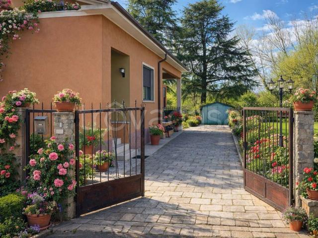 Villa Indipendente in vendita a Borghetto, Valeggio Sul Mincio