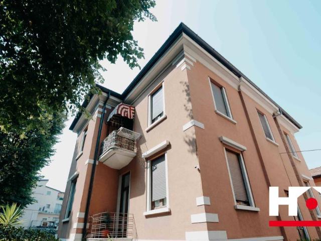 Villa Indipendente in vendita a Zona Centro, Brescia