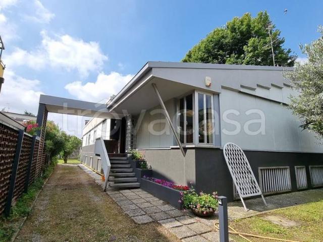 Villa Indipendente in vendita a Brugherio, Cascina Guzzina