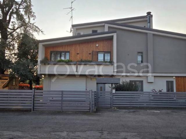 Villa Indipendente in vendita a Brugherio, Cascina Guzzina