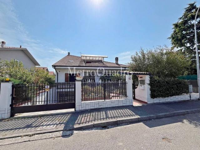 Villa Indipendente in vendita a Busnago, Lombardia