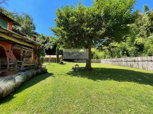 Villa Indipendente in vendita a Camaiore, Toscana
