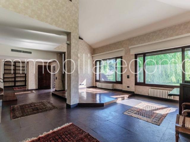 Villa Indipendente in vendita a Capiago Intimiano, Lombardia