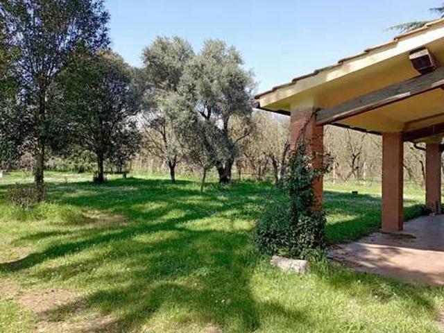 Villa Indipendente in vendita a Carbognano, Lazio