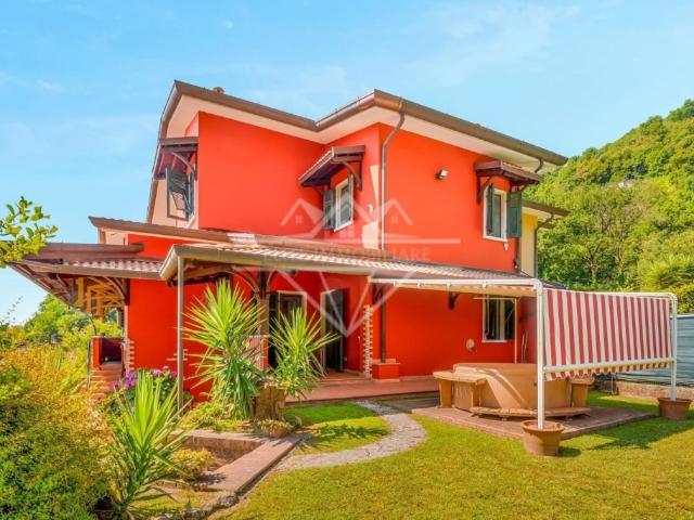 Villa Indipendente in vendita a Carrara, Toscana
