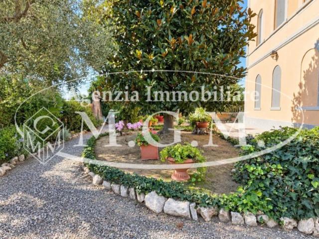 Villa Indipendente in vendita a San Frediano a Settimo, Cascina