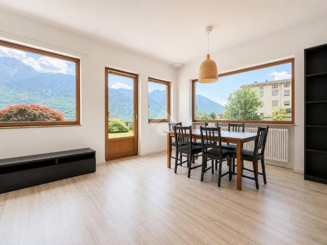 Villa Indipendente in vendita a Castione Andevenno, Lombardia