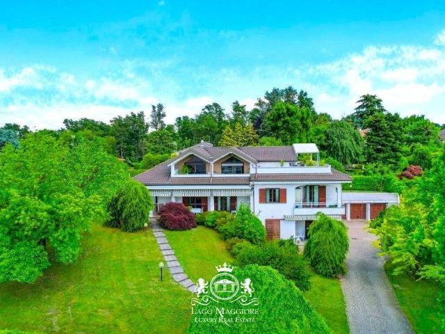 Villa Indipendente in vendita a Castronno, Lombardia