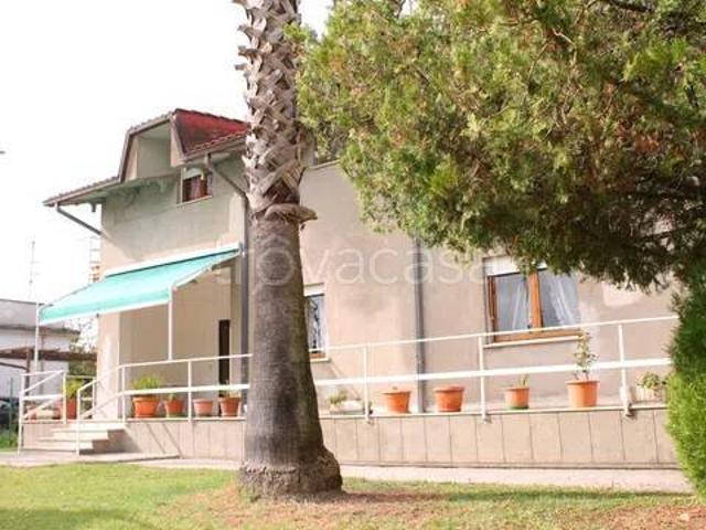 Villa Indipendente in vendita a Castelverde, Cisterna di Latina