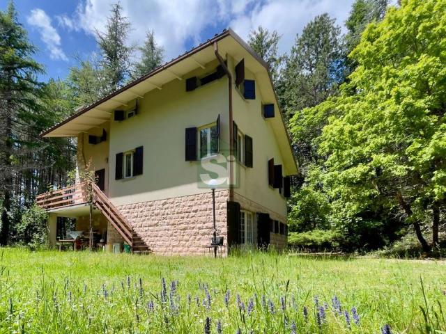 Villa Indipendente in vendita a Foligno, Umbria