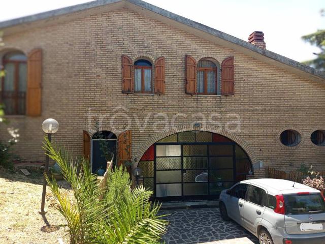 Villa Indipendente in vendita a Collecorvino, Abruzzo