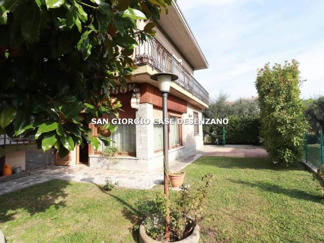 Villa Indipendente in vendita a Desenzano del Garda, Brescia
