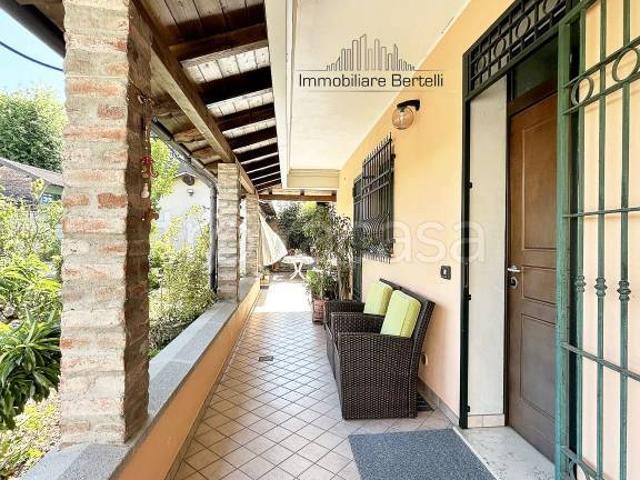 Villa Indipendente in vendita a Dorno, Lombardia