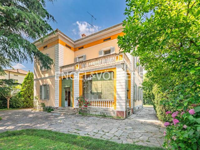 Villa Indipendente in vendita a Crevenna, Erba