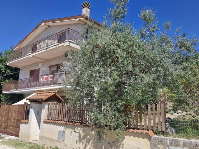 Villa Indipendente in vendita a Campomaggiore, Fara Sabina