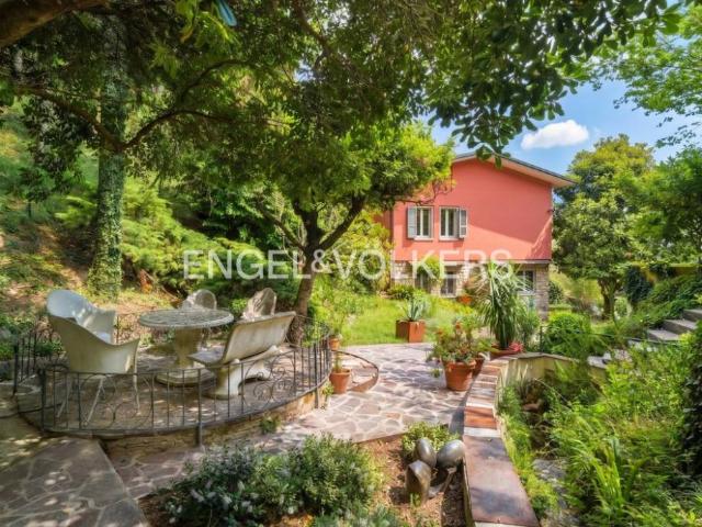 Villa Indipendente in vendita a Comunità Montana Parco Alto Garda bresciano, Gardone Riviera