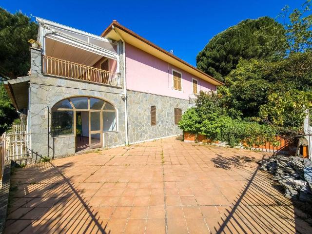 Villa Indipendente in vendita a Val Polcevera, Serra Riccò