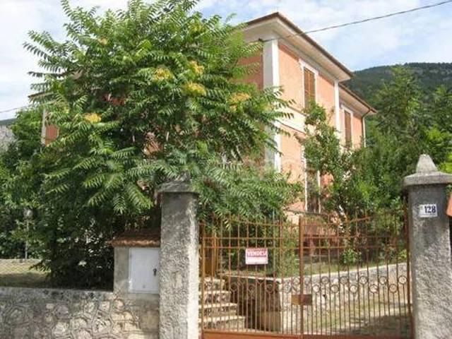 Villa Indipendente in vendita a Gioia Dei Marsi, Abruzzo