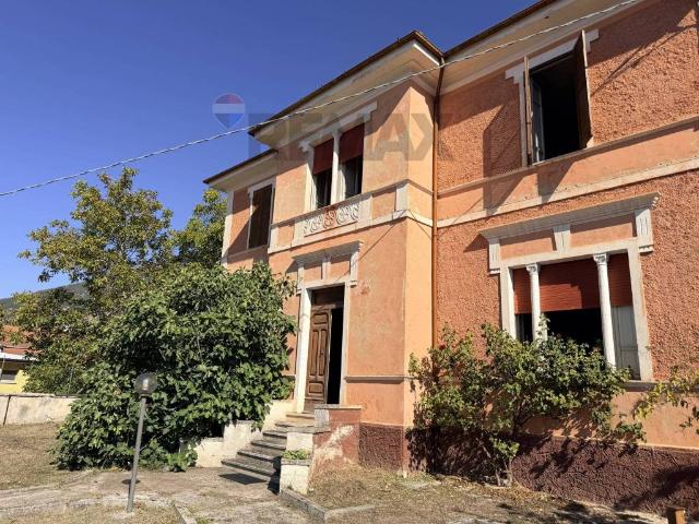 Villa Indipendente in vendita a Casali d'Aschi, Gioia dei Marsi