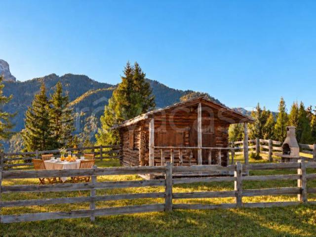 Villa Indipendente in vendita a Zona artejanala, La Val - Wengen - La Valle