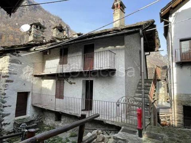 Villa Indipendente in vendita a Lillianes, Aosta