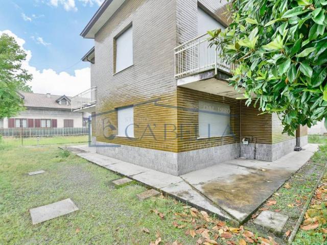 Villa Indipendente in vendita a Limbiate, Lombardia
