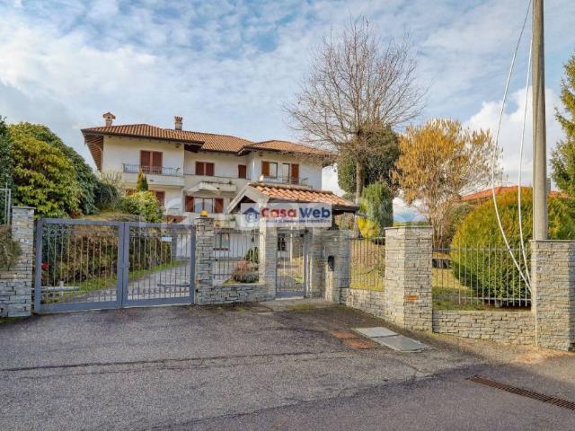 Villa Indipendente in vendita a Comunità Montana Valli del Verbano, Luino