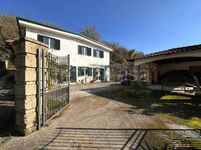 Villa Indipendente in vendita a Maddaloni, Campania