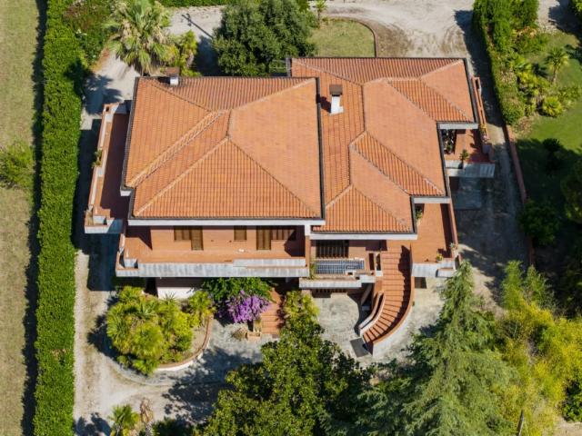 Villa Indipendente in vendita a Manoppello, Abruzzo