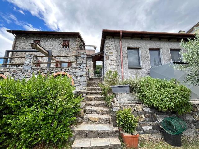 Villa Indipendente in vendita a Moconesi, Ferrada