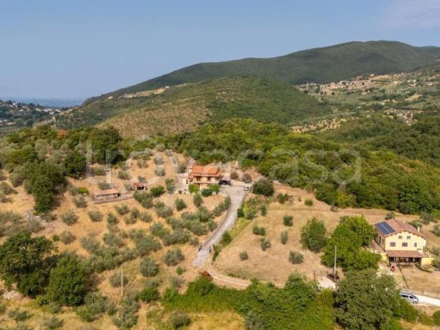Villa Indipendente in vendita a Mompeo, Lazio