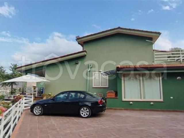 Villa Indipendente in vendita a Aquino, Monreale