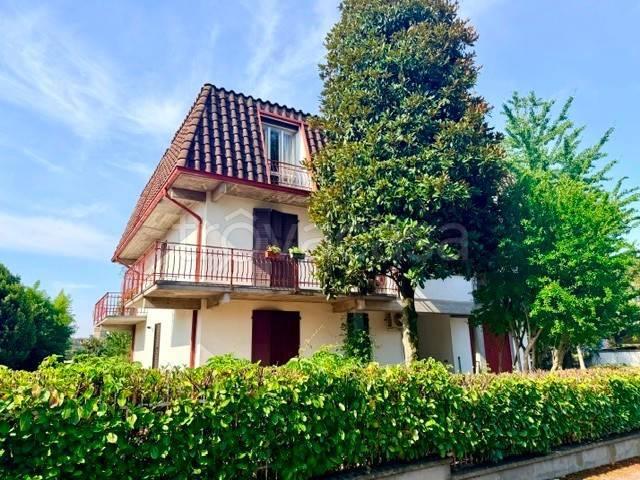 Villa Indipendente in vendita a Montechiarugolo, Reggio Emilia