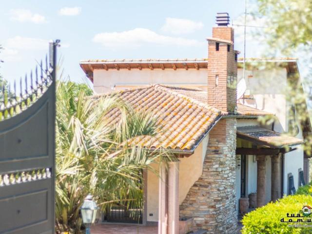 Villa Indipendente in vendita a Monterosi, Lazio
