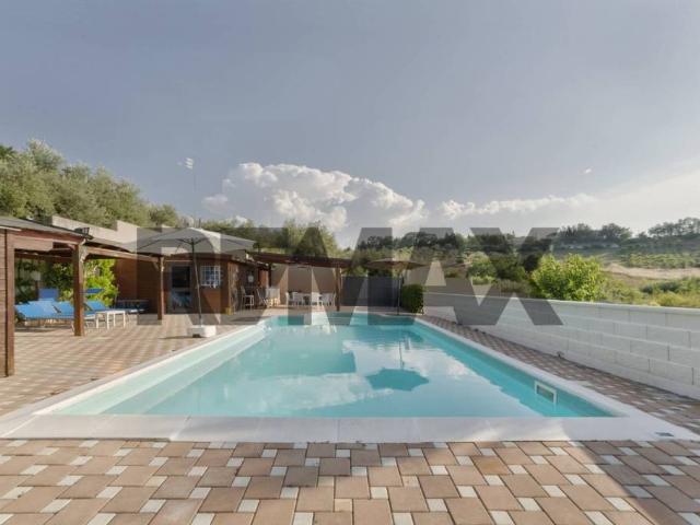 Villa Indipendente in vendita a Montesilvano, Abruzzo