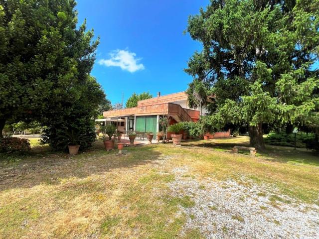 Villa Indipendente in vendita a Cervaiolo, Montignoso