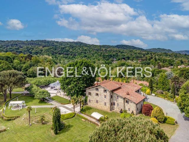 Villa Indipendente in vendita a Montorfano, Lombardia