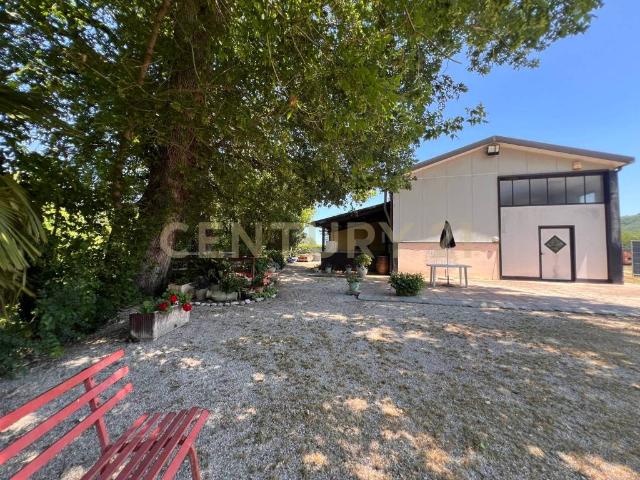 Villa Indipendente in vendita a Montorio Al Vomano, Abruzzo