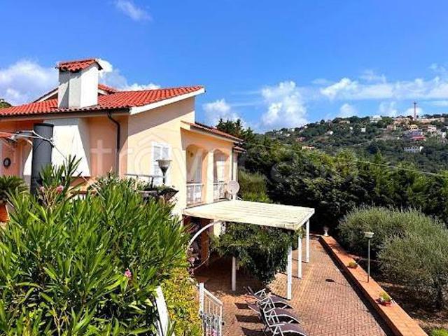 Villa Indipendente in vendita a Noli, Liguria